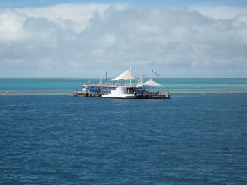 100_0346 Reef World - a sort of viewing and snorkelling platform on the Great Barrier Reef